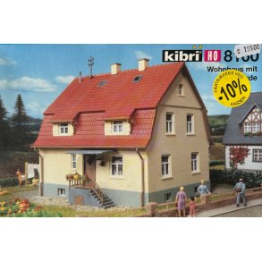 KIBRI. Ville i pudset mur.